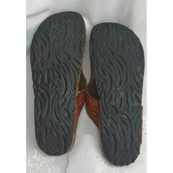 L'Artiste Leather Tooled Sandals 7 Women's Brown Spring Step Slip On Thongs - Picture 8 of 8